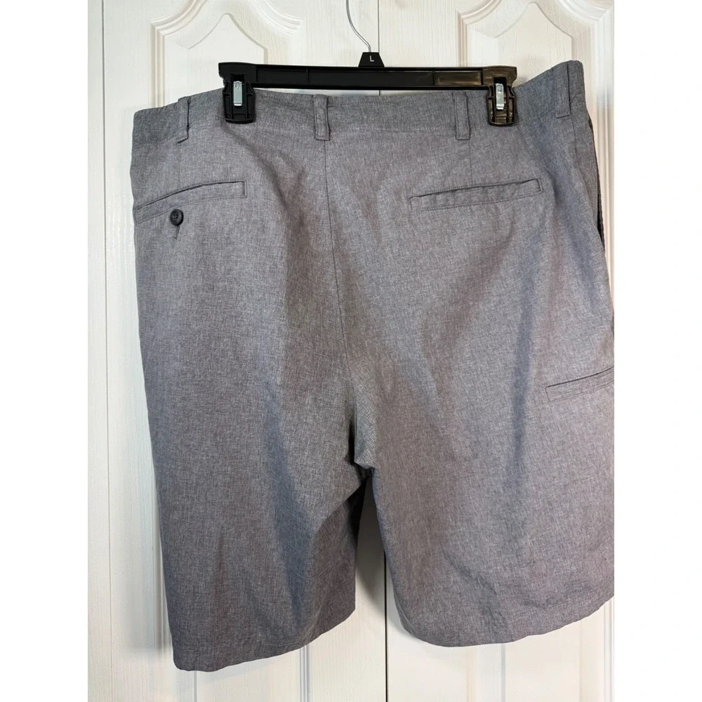 PGA Tour Men's Golf Shorts Size L Gray Chambray Performance Comfort Waist